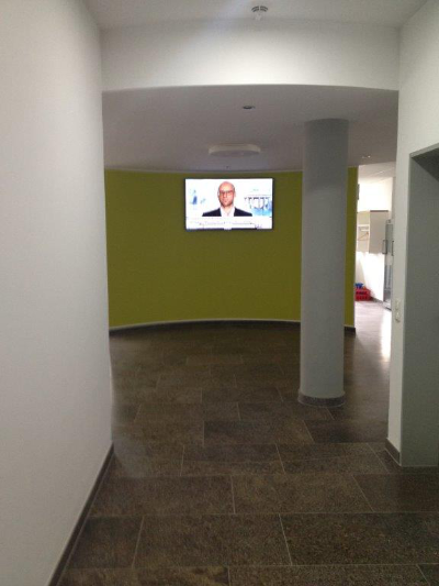 Bürotrakt mit OWA Decke, Wandanstrich und Teppichboden