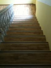 Treppe mit Designbelag belegt