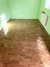 Korkboden und wohnliche Wände